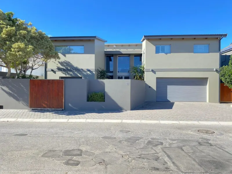 5 Bedroom On the Sand at Jeffreys Bay - 5
