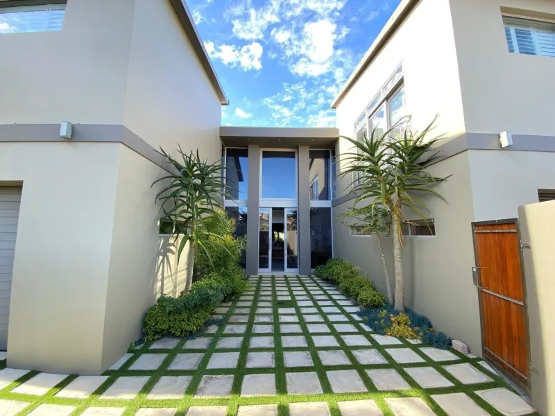 5 Bedroom On the Sand at Jeffreys Bay - 4