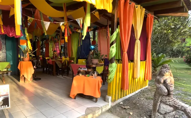 La Piña Waterfront Restaurant with Cabina in Pavones thumbnail 1