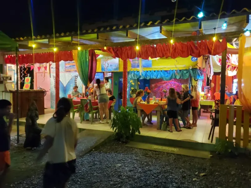 La Piña Waterfront Restaurant with Cabina in Pavones - 4