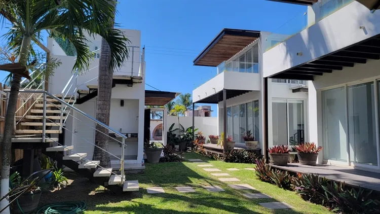 Luxurious Surf Resort In Pascuales thumbnail 7