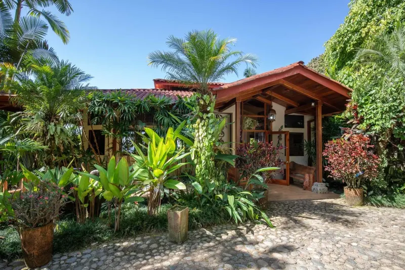 Estate Property with Two 3 bedroom Homes Each with a Pool thumbnail 6