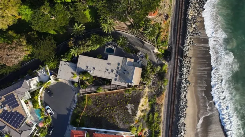 The Ultimate San Clemente Surf House thumbnail 6
