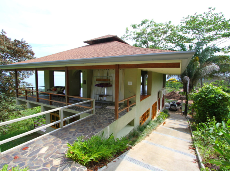 pavones-yoga-center-yoga-room