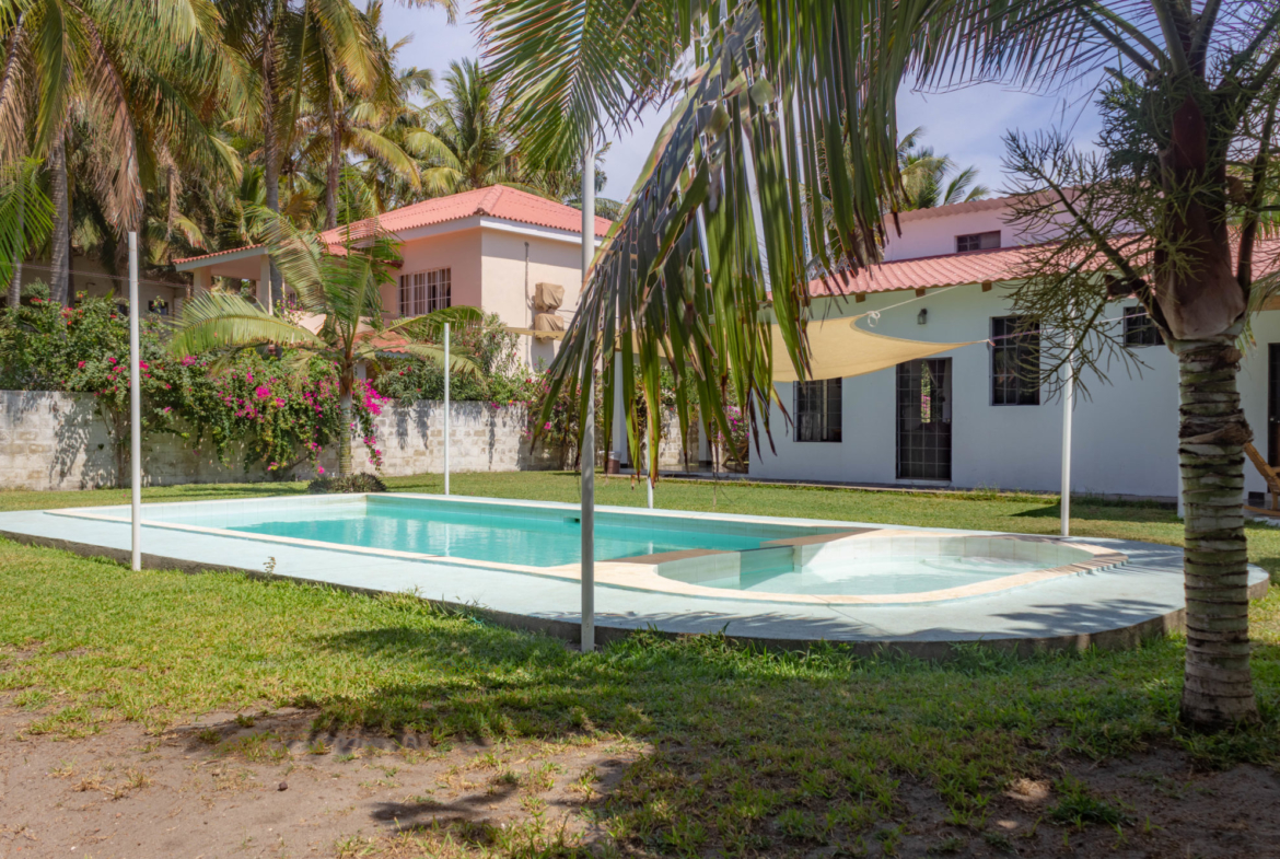 Oceanfront House in Cangrejera