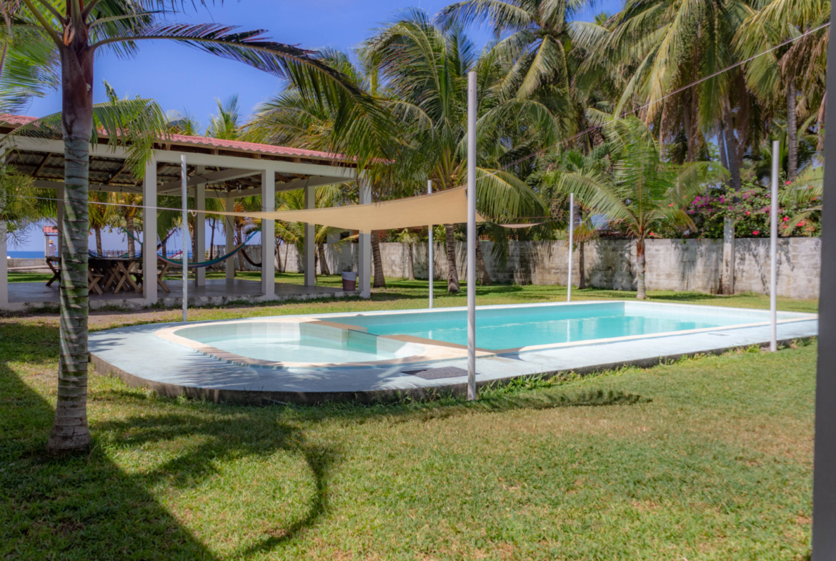 Oceanfront House in Cangrejera