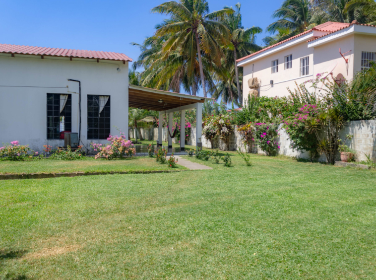 Oceanfront House in Cangrejera