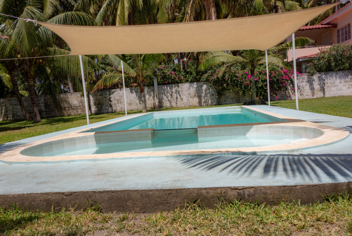 Oceanfront House in Cangrejera