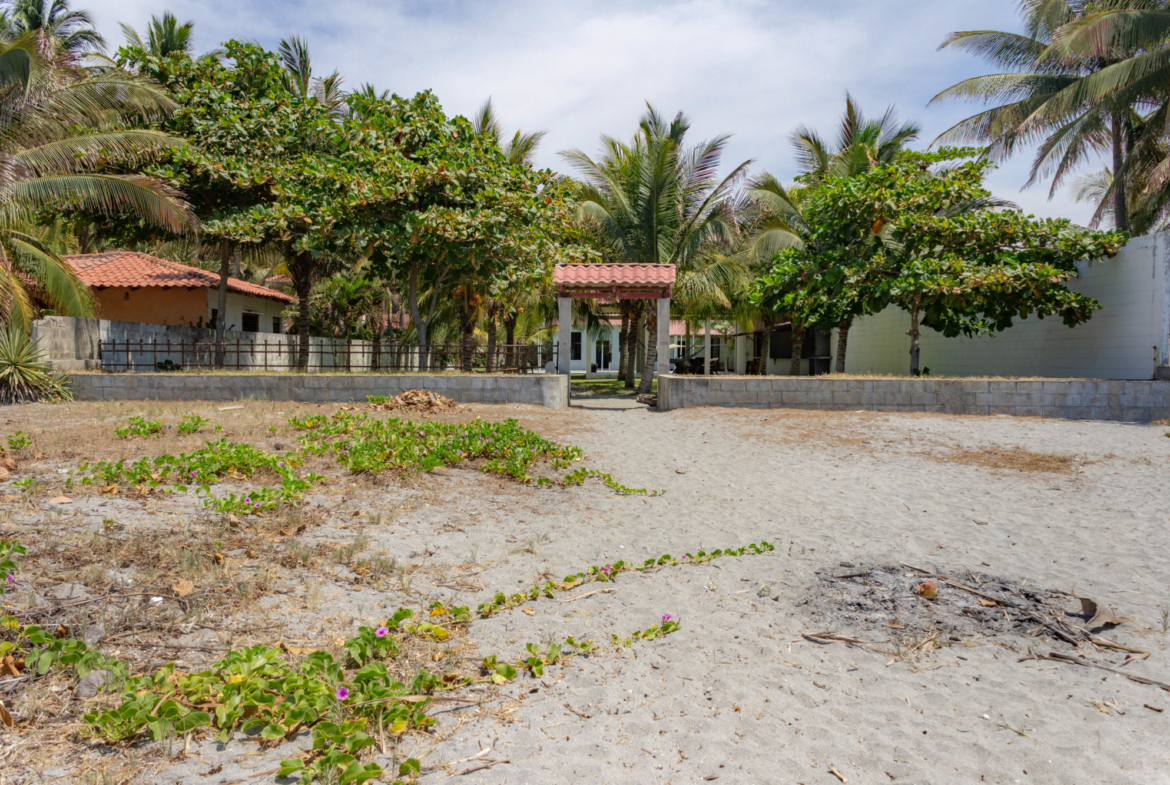 Oceanfront House in Cangrejera