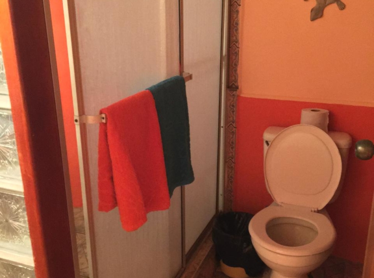 Olas-bravas-zancudo-bathroom