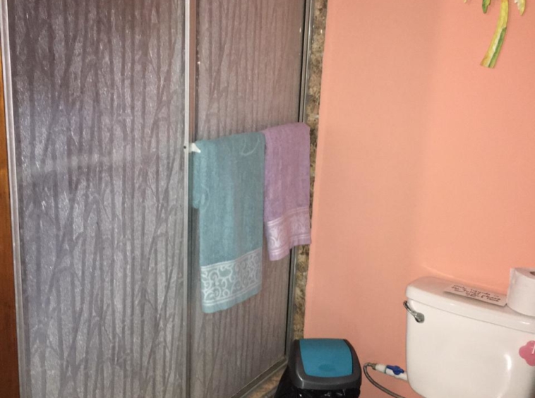 Olas-bravas-zancudo-bathroom-2