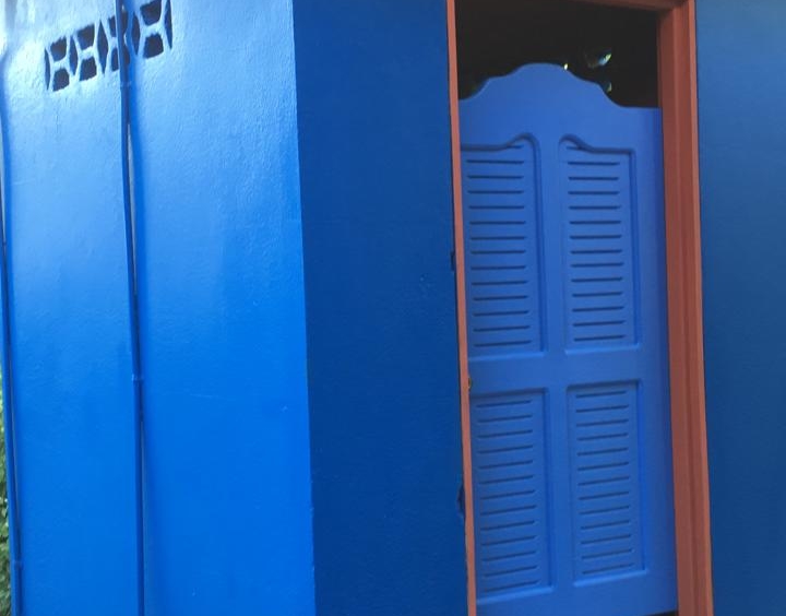Olas-bravas-zancudo-outdoor-shower