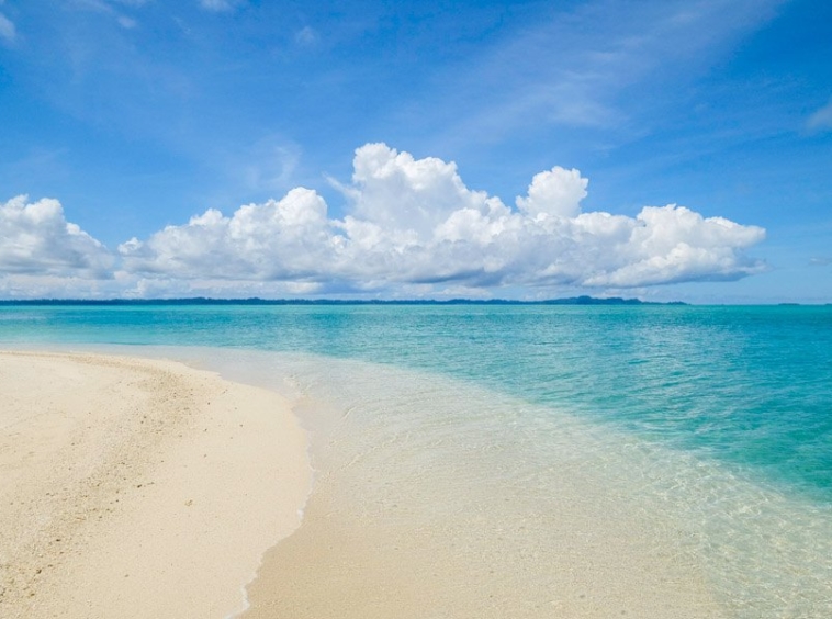 banyak-crystal-clear-beach