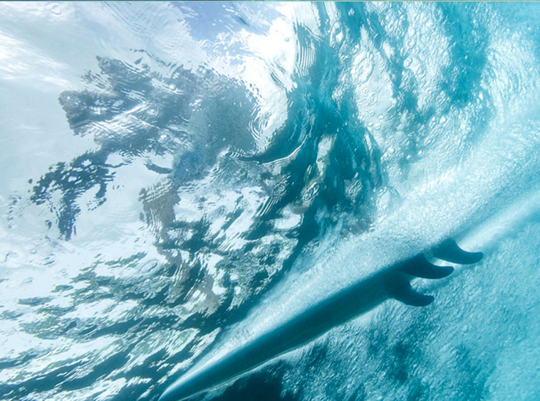 surfing-fins-underwater