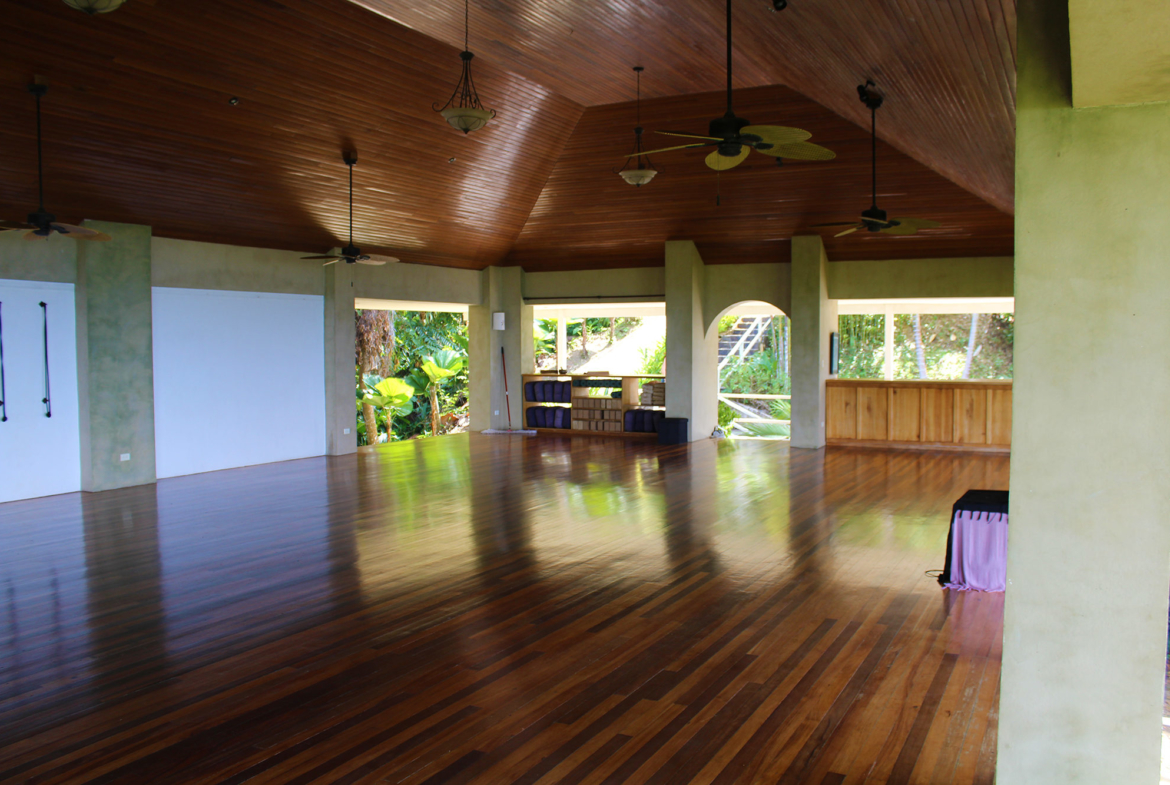 pavones-yoga-center-for-sale