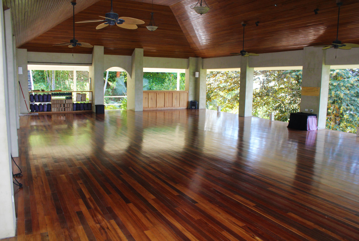 pavones-yoga-center-for-sale