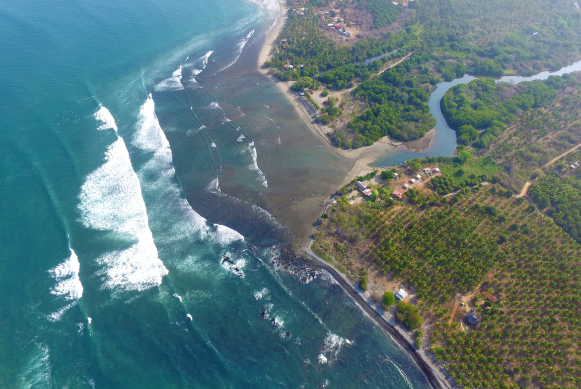 la-saladita-surfing-waves