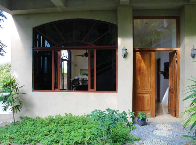 pavones-yoga-center-casa