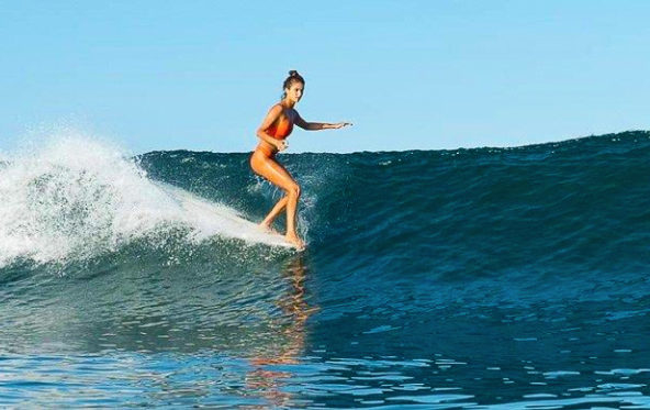 la-saladita-surfing-girl