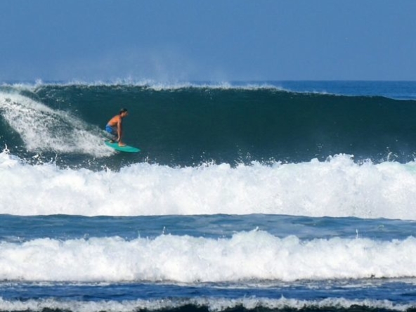 the-ranch-waves-surfing-zihuatanejo