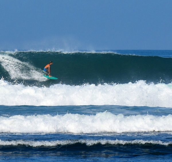 the-ranch-waves-surfing-zihuatanejo