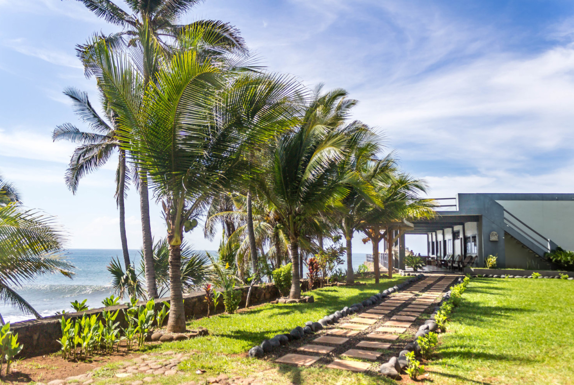 las-flores-el-salvador-cliff-resort