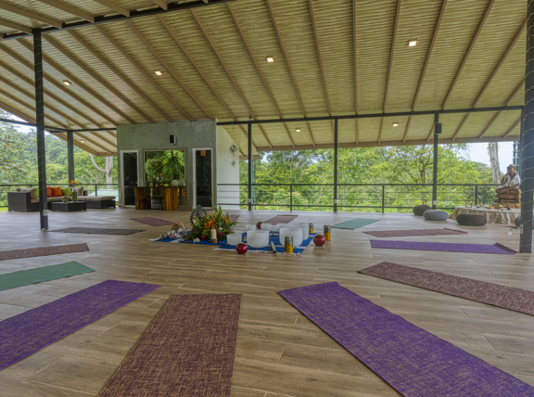 spectacular-surf-yoga-retreat-center-uvita