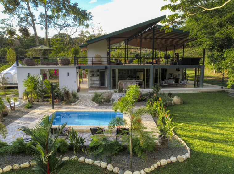 spectacular-surf-yoga-retreat-center-uvita
