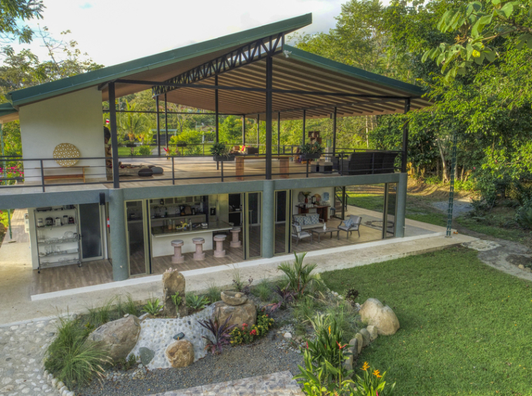 spectacular-surf-yoga-retreat-center-uvita
