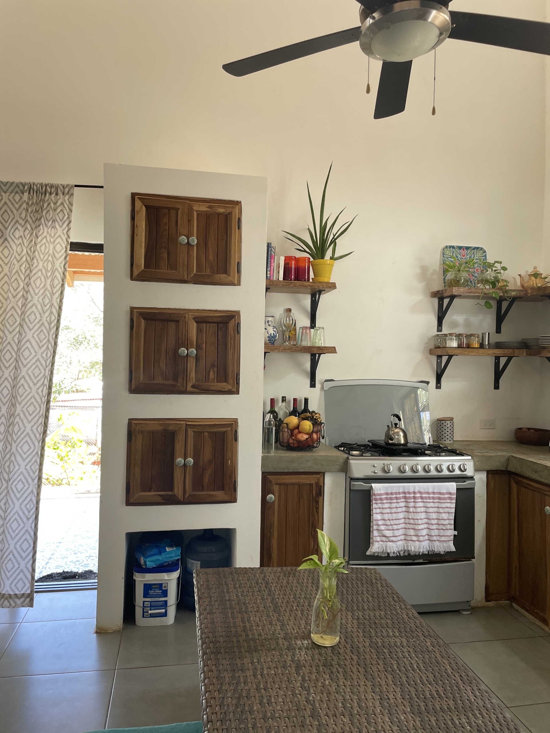 popoyo-surf-villa-with-business-kitchen-stove