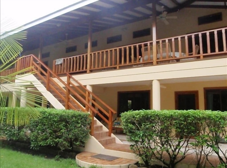 pilon-surf-house-for-rent