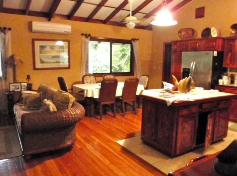 pilon-surf-house-for-rent