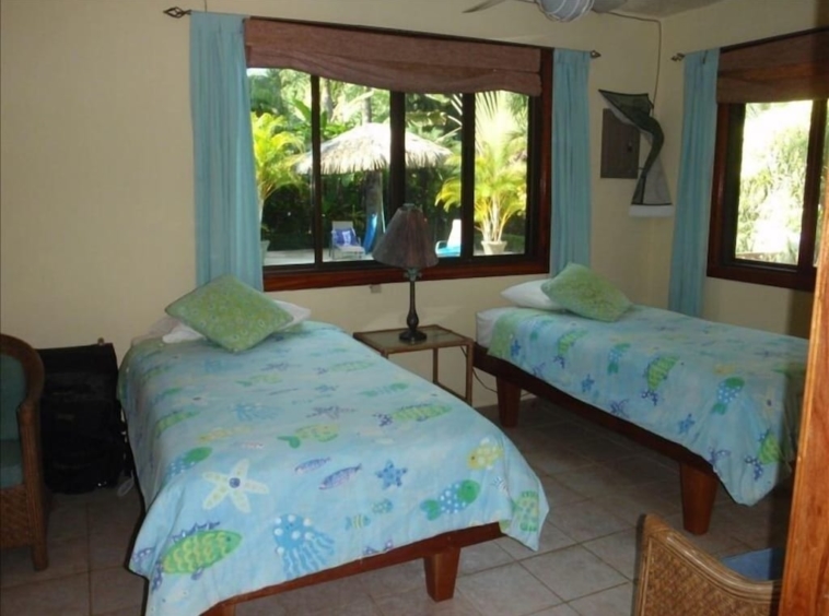 pilon-surf-house-for-rent