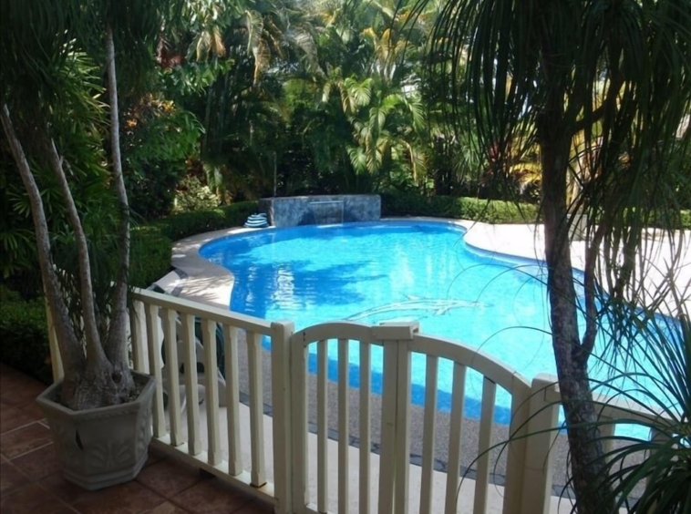 pilon-surf-house-for-rent