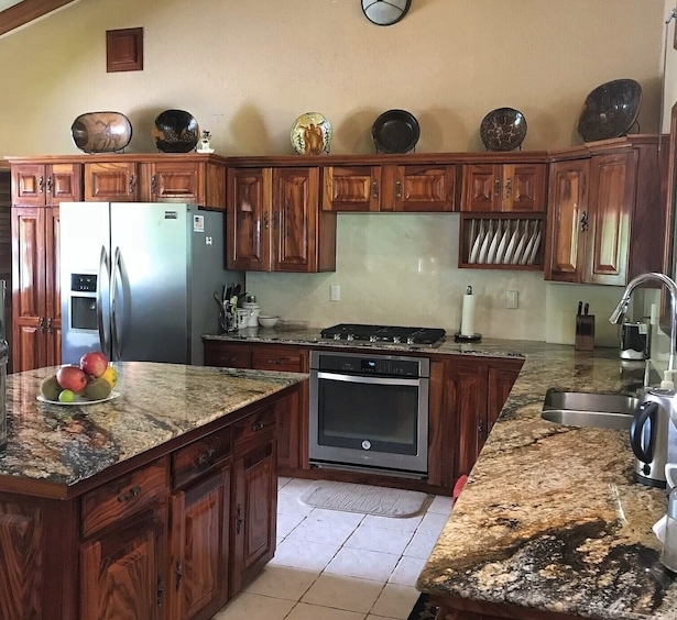 pilon-surf-house-for-rent