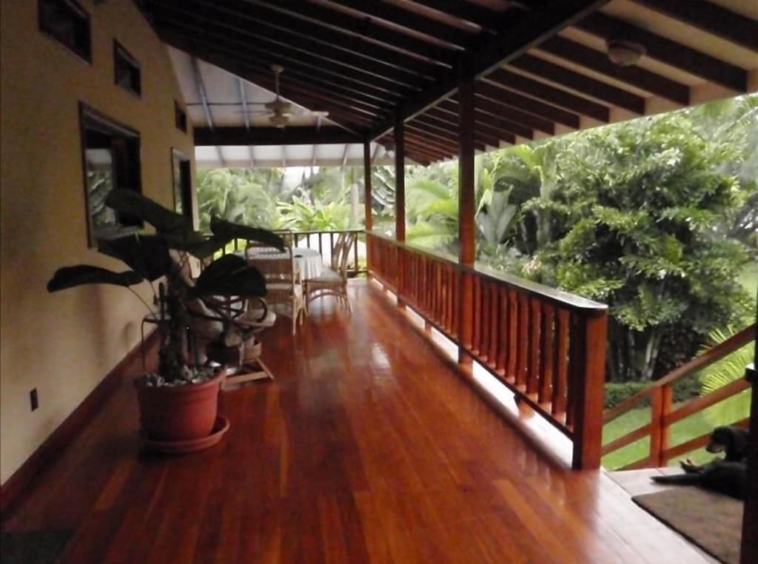 pilon-surf-house-for-rent
