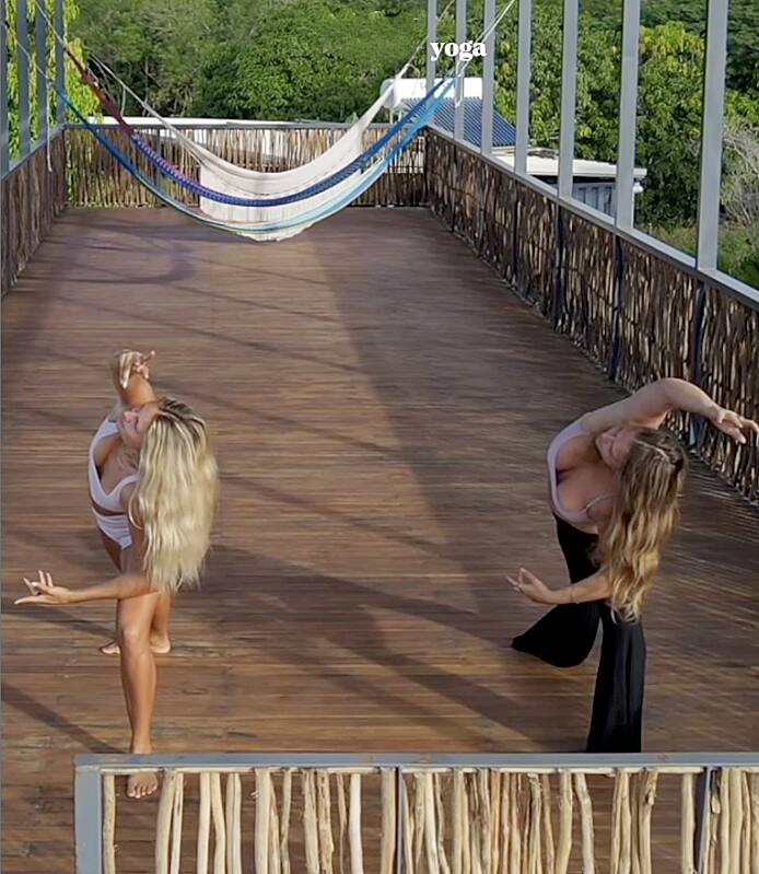 casa-akaw-yoga-deck-saladita