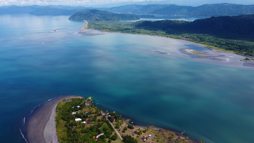 playa-zancudo-point-beautiful-water-golfito