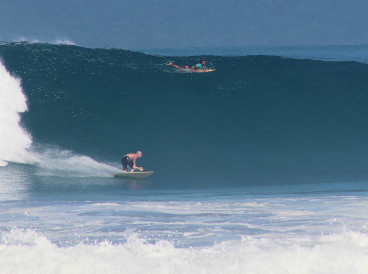 pavones-surfing-beach