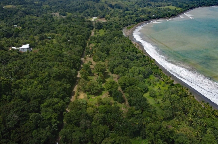 Pilon-walk-to-surf-lot