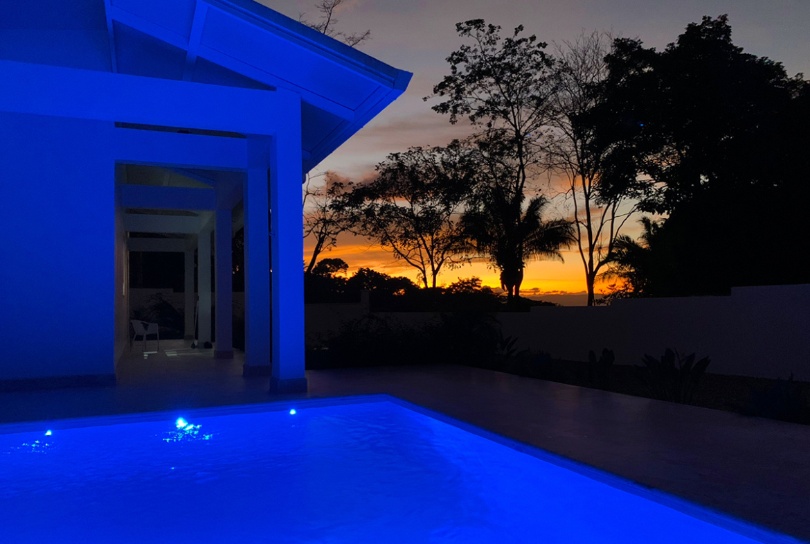 sunset-pool-lights-casa-blanca-pavones-web