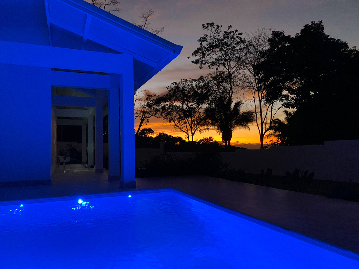 sunset-pool-lights-casa-blanca-pavones-web