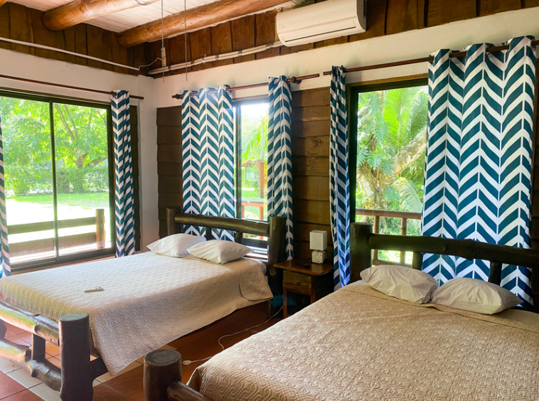 charming-hotel-restaurant-beach