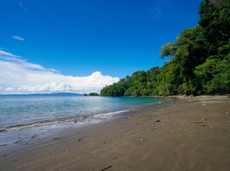 private-golfo-dulce-island-with-private-peninsula
