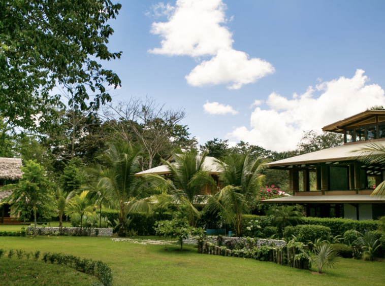 self-sustaining-eco-lodge-matapalo