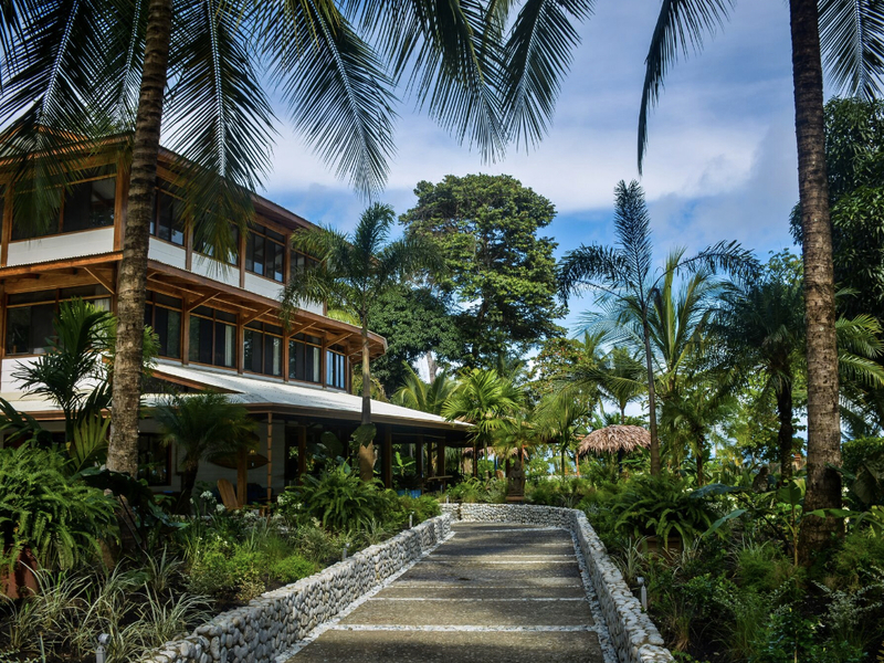 self-sustaining-eco-lodge-matapalo