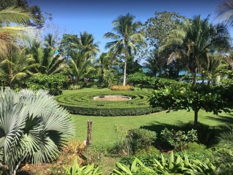 self-sustaining-eco-lodge-matapalo