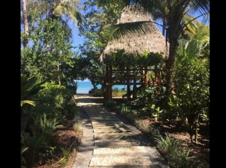 self-sustaining-eco-lodge-matapalo