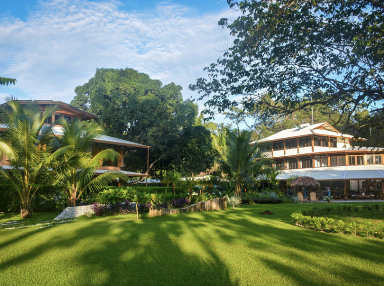 self-sustaining-eco-lodge-matapalo