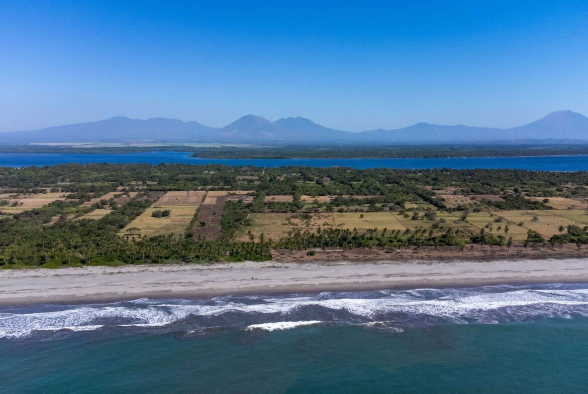 El Icaco Beach Lot in Usulután